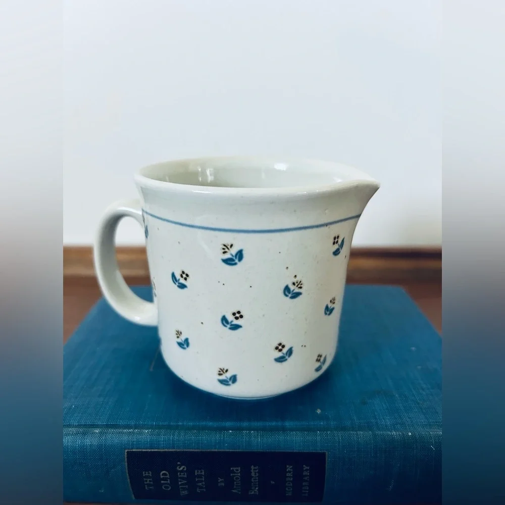 Vintage Set of 2 Stoneware Petite Rose Creamer and Sugar Jar | Midcentury | - Picture 4 of 4